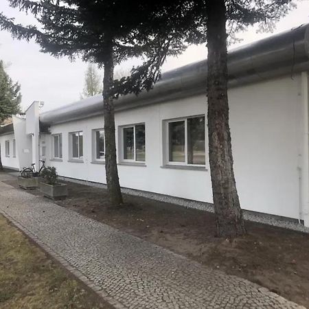 Hostel Leszno Ul.Uslugowa Buitenkant foto